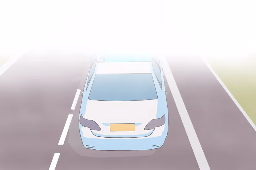 Rijden in regen, mist of sneeuw? Zo doe je dat veilig!